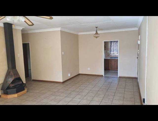 3 BEDROOM TOWNHOUSE FOR SALE IN LADYBRAND